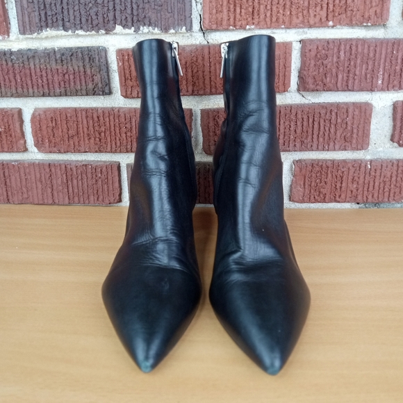 Calvin Klein 'Finch' Genuine Leather Pointy Toe  Ankle Boots in Black Sz. 8.5 - Picture 3 of 10